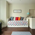 Modern Flat Near Central London