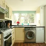 Modern Flat Near Central London