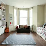 Modern Flat Near Central London